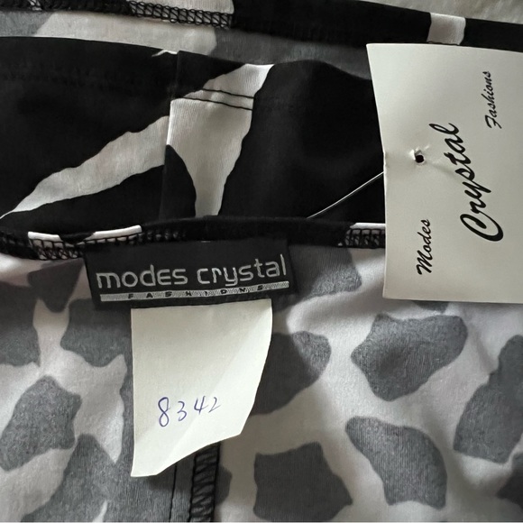 Modes Crystal Black & White Short Sleeve Scoop Neck Dress - Picture 6 of 7